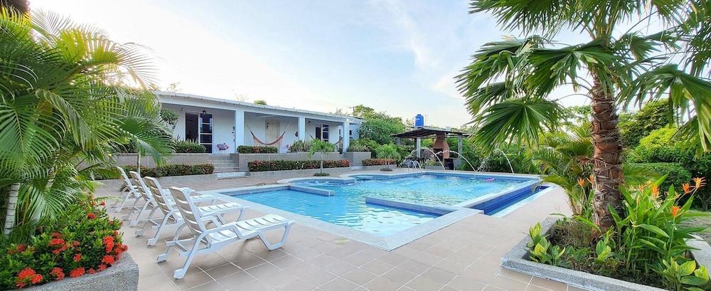 كاسا بريفادا أه 1 هورا دي بارانكيلا آا زحليقة مائية