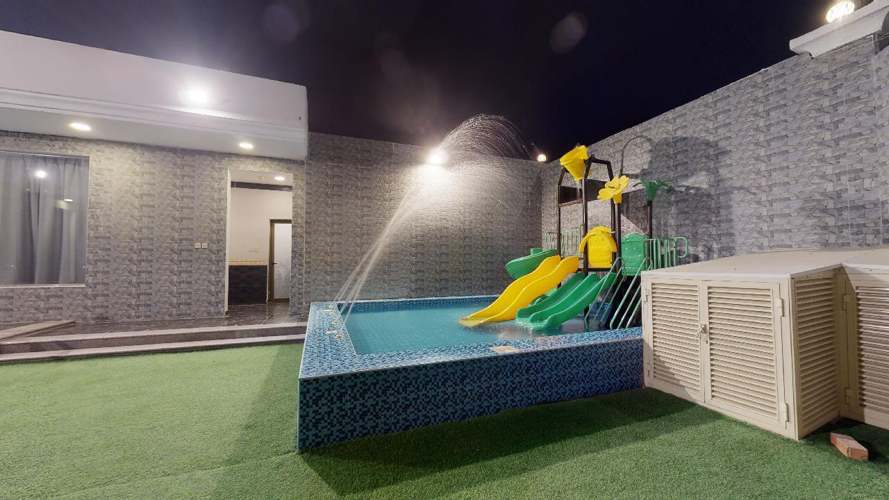 Comfy Chalet with Comfortable and Simple Furniture | 1561 Waterslide
