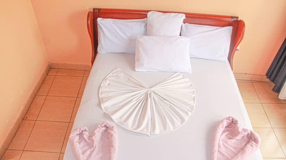 Hirwa Avenir Room