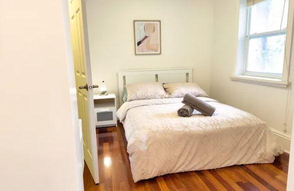 سوبرب 2 بيد إن بلاتو 10 مين تو مونت رويال مترو الصورة الأساسية