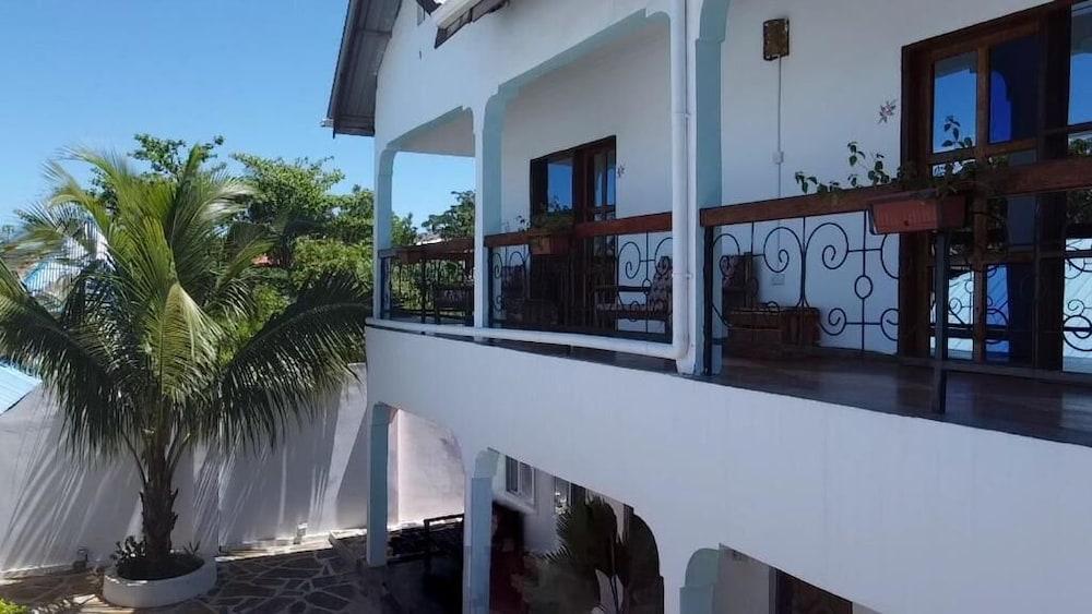 فانيل بي آند بي نونجوي زانزيبار المنطقة الخارجية