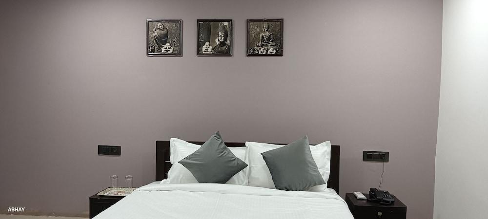 هوتل بلاك جريبس إن غرفة