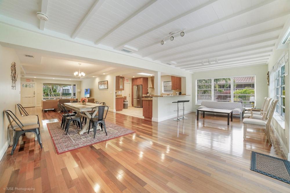 يونيك لاكوريوس هاوس برايت آند أيري 4 ب ار داخلي