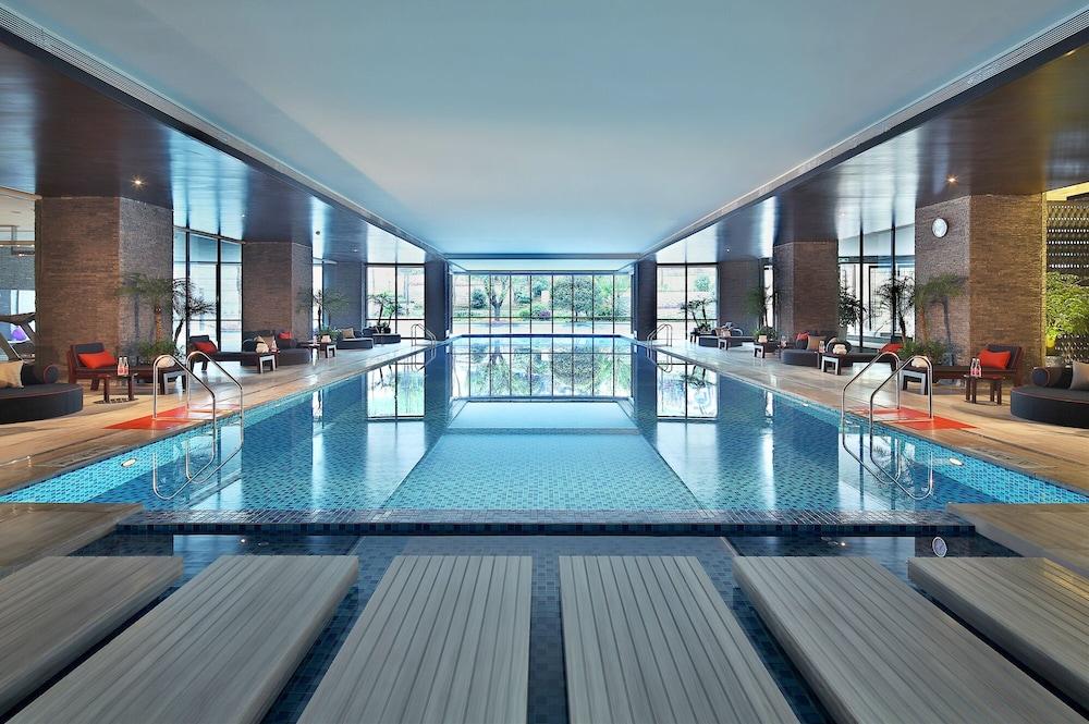 كراون بلازا تشينجدو ويست باي آيتش جي حمام سباحة مغطى