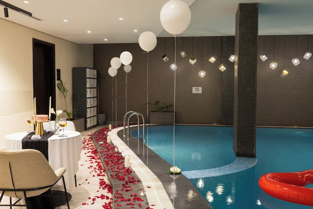 Marlo Hotel Infinity Pool