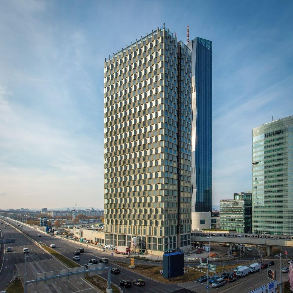 ديستريكت ليفينج