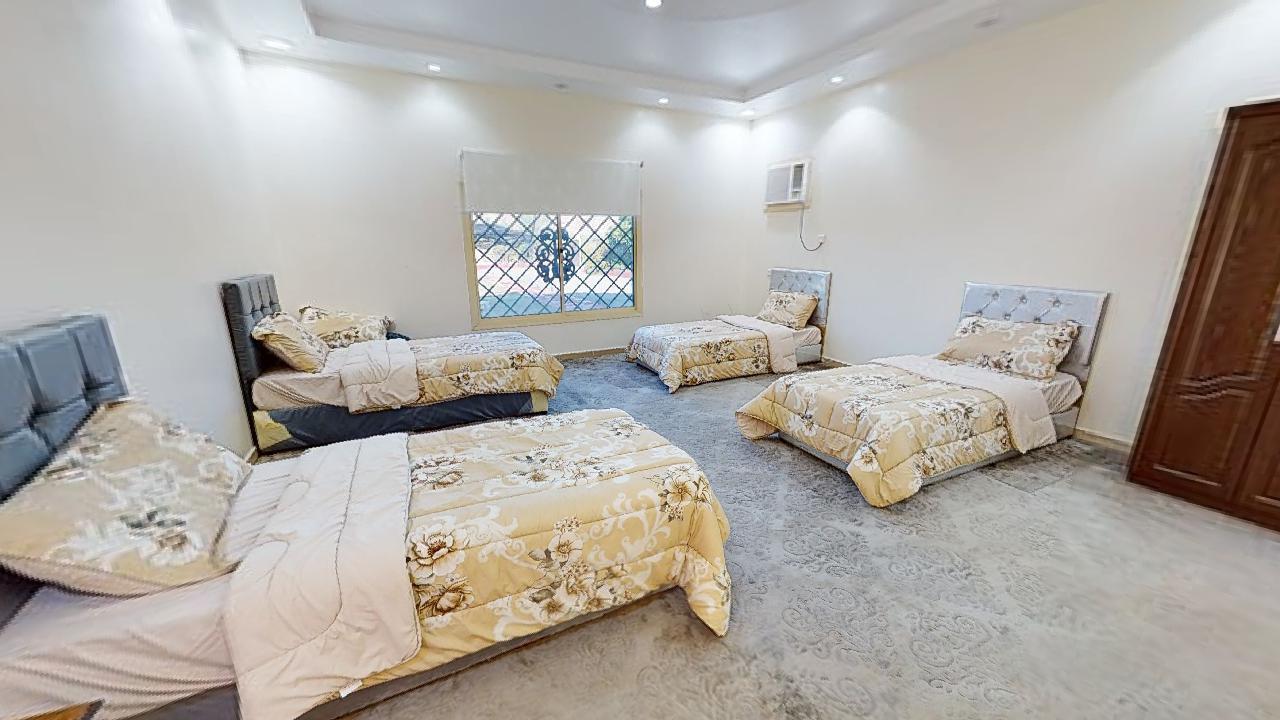 Elegant Chalet with Comfortable and Simple Furniture | 2268 Bedroom