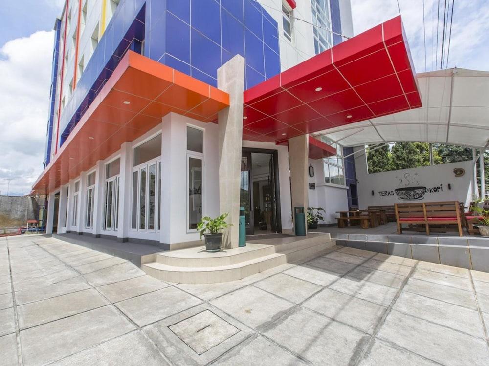 سباركس أوديون سوكابومي - أرتوتل كوراتيد المنطقة الخارجية