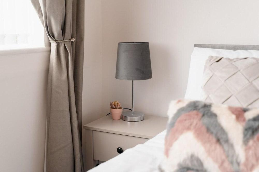 Convenient Wirral Retreat Room