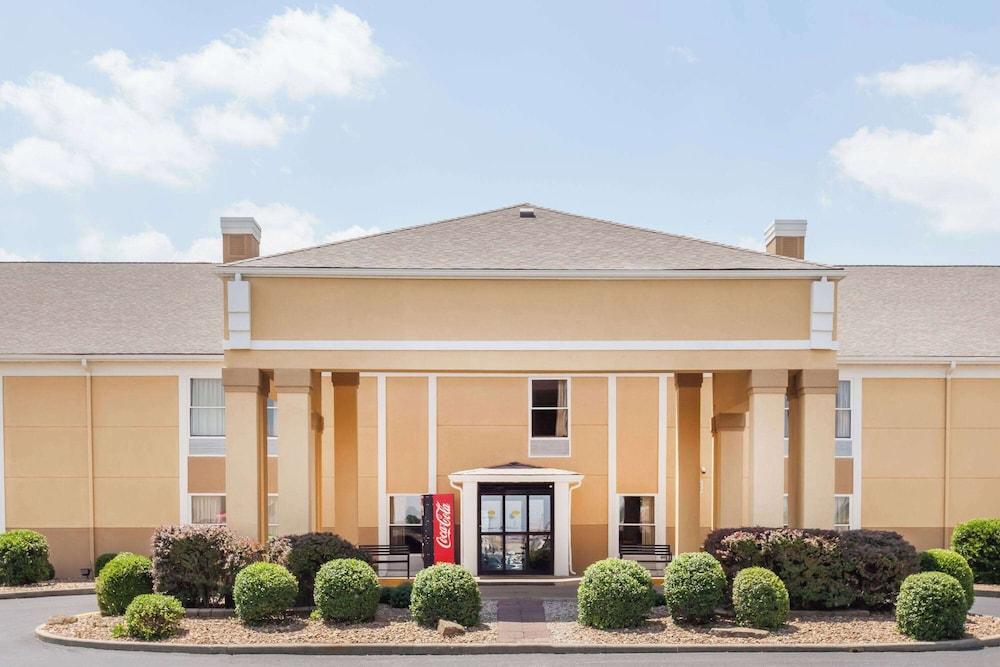 سوبر 8 باي ويندام إيفانسفيل نورث المنطقة الخارجية