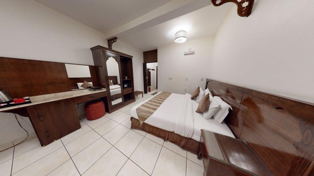 Comfy Chalet with Comfortable and Simple Furniture | 1006