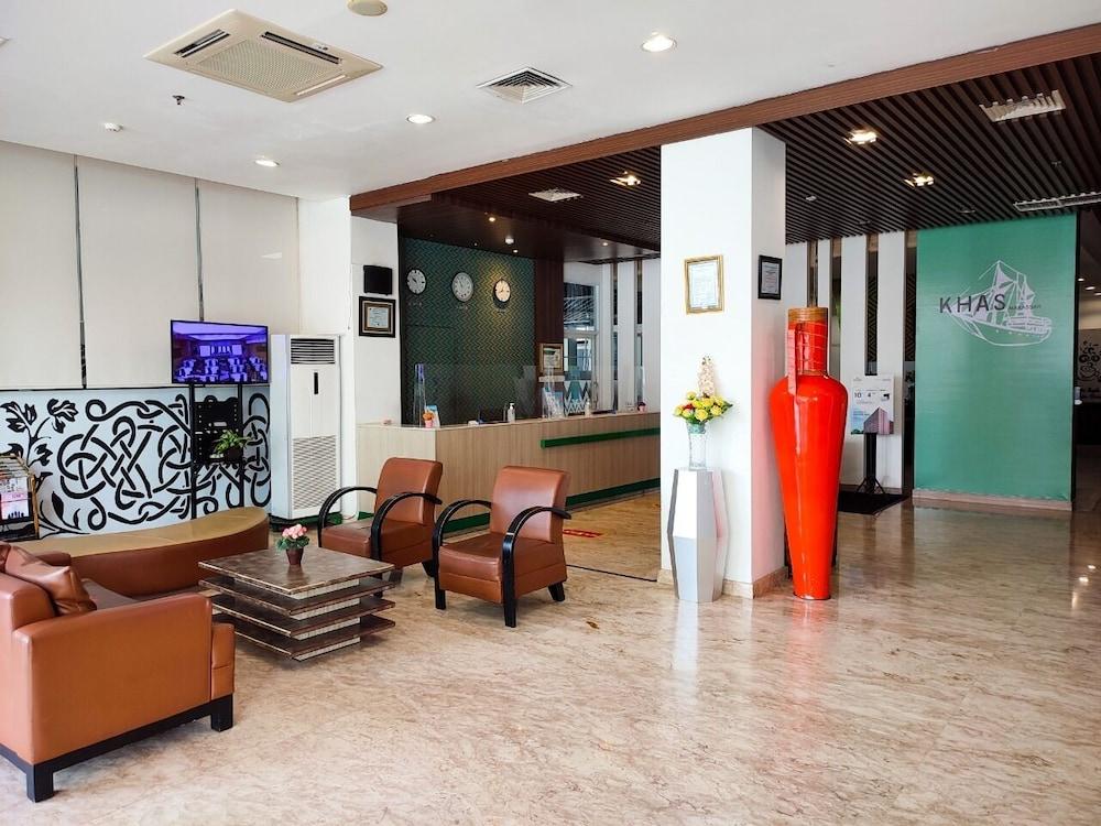 Khas Makassar Lobby Sitting Area