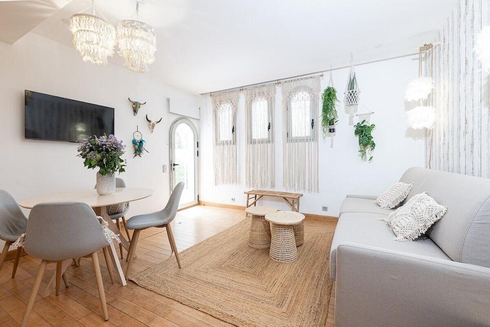 جاردن أبارتمنت لا بوهيميان، ماندارا بيتش الصورة الأساسية