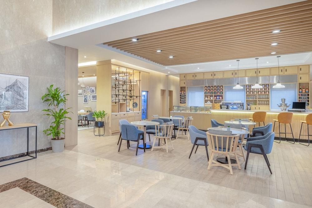 Four Points by Sheraton Jeddah Corniche Lobby