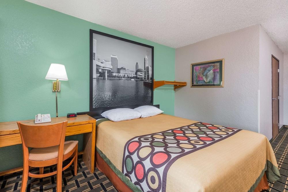 سوبر 8 باي ويندام توينسبورغ/كليفلاند أريا غرفة