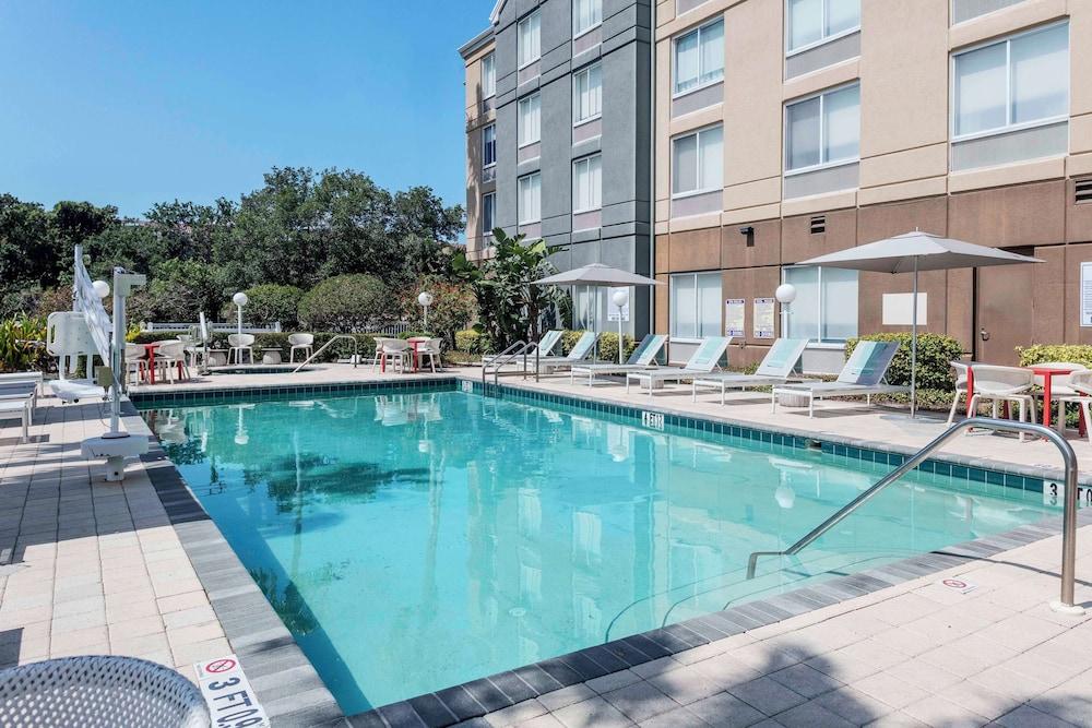 هيلتون جاردن إن سارسوتا - برادنتون آيربورت زحليقة مائية