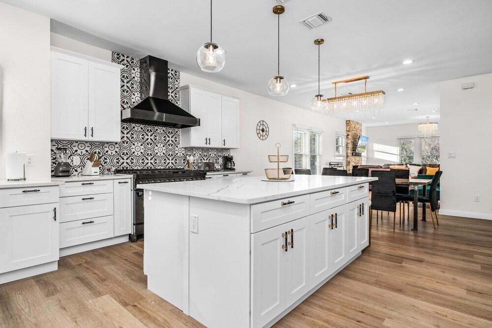 بولد برايت 4بد رو/7ر5فول باثز نير ريفرووك دتاون داخلي