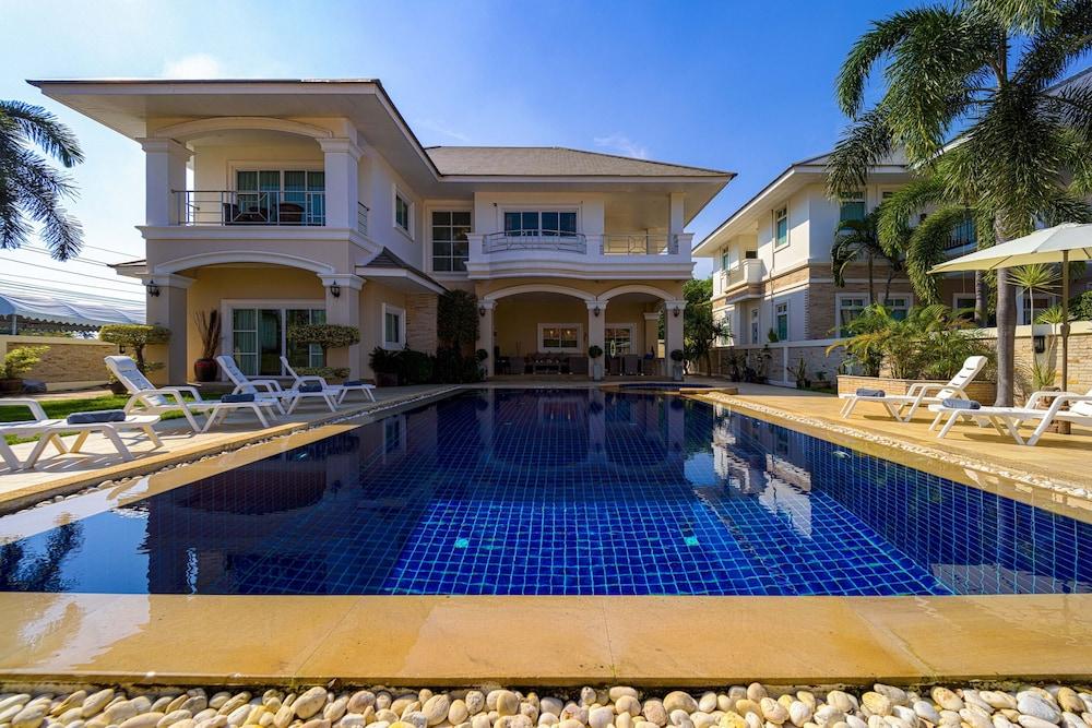 Luxurious 5-Bed Private Pool Villa - PV5 Featured Image