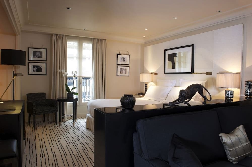 Hôtel Montaigne Room