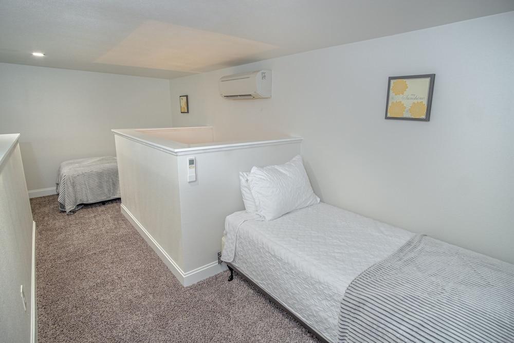 جيست هاوس ويذ لوفت نير داون تاون غرفة