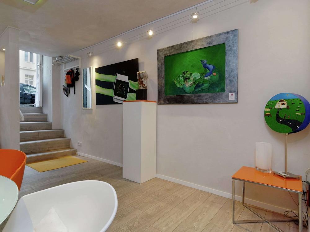 كونتيمبوراري أبارتمنت إن كريويس برج، بيرلين داخلي