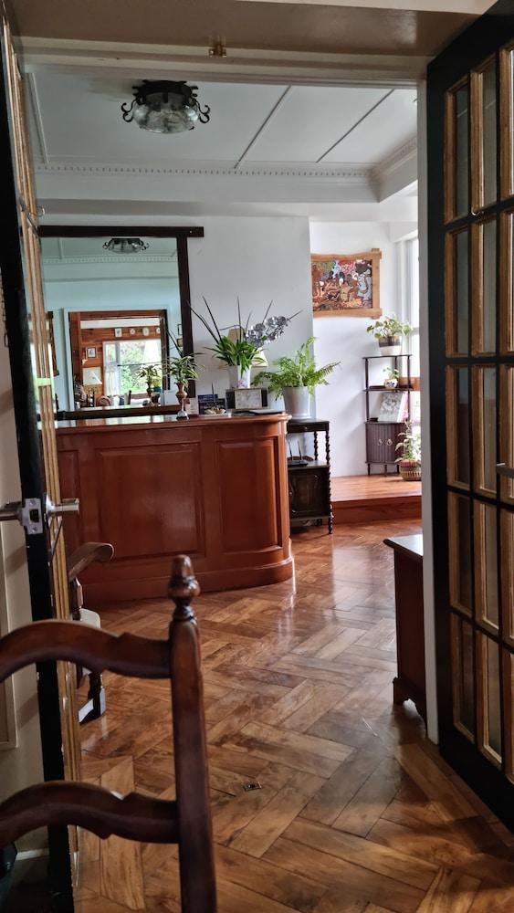 جيست هافن باجويو بد آند بريكفاست