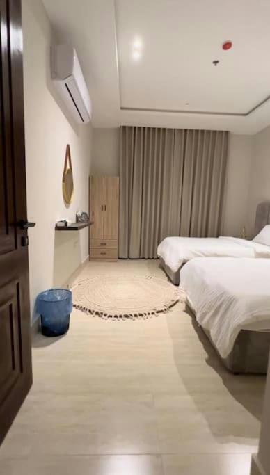 Elegant Apartment with Self Check-in | 5122 Bedroom