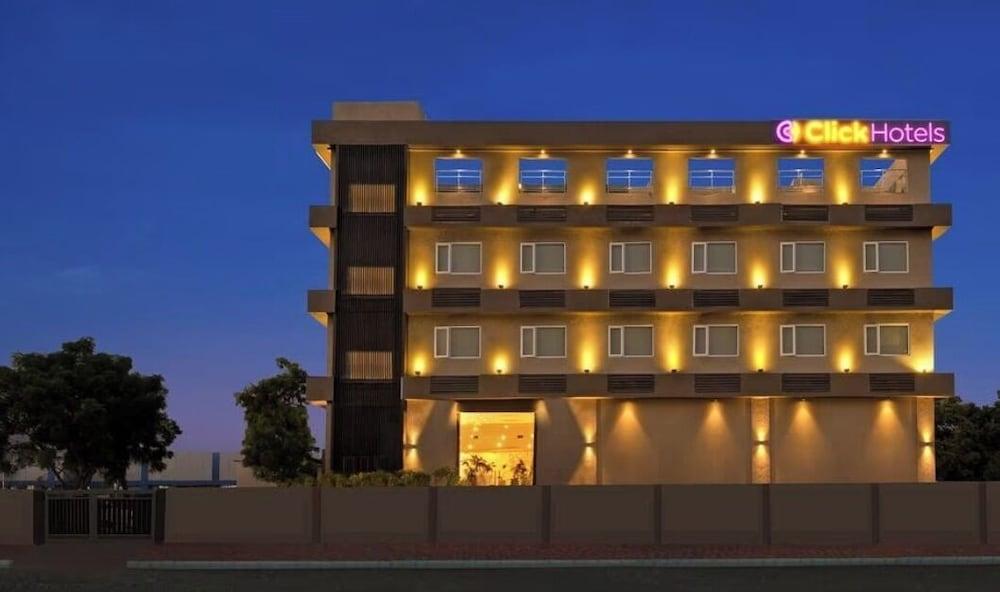 Click Hotel Bhuj