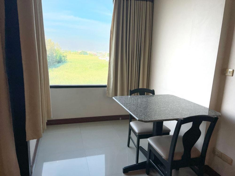 ذا بوبولار بليس غرفة