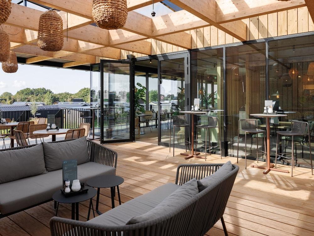 Nice Lodge With a Roof Window on the Brielse Meer Exterior