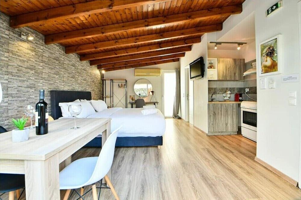 IQ Athens Way Apartments Featured Image