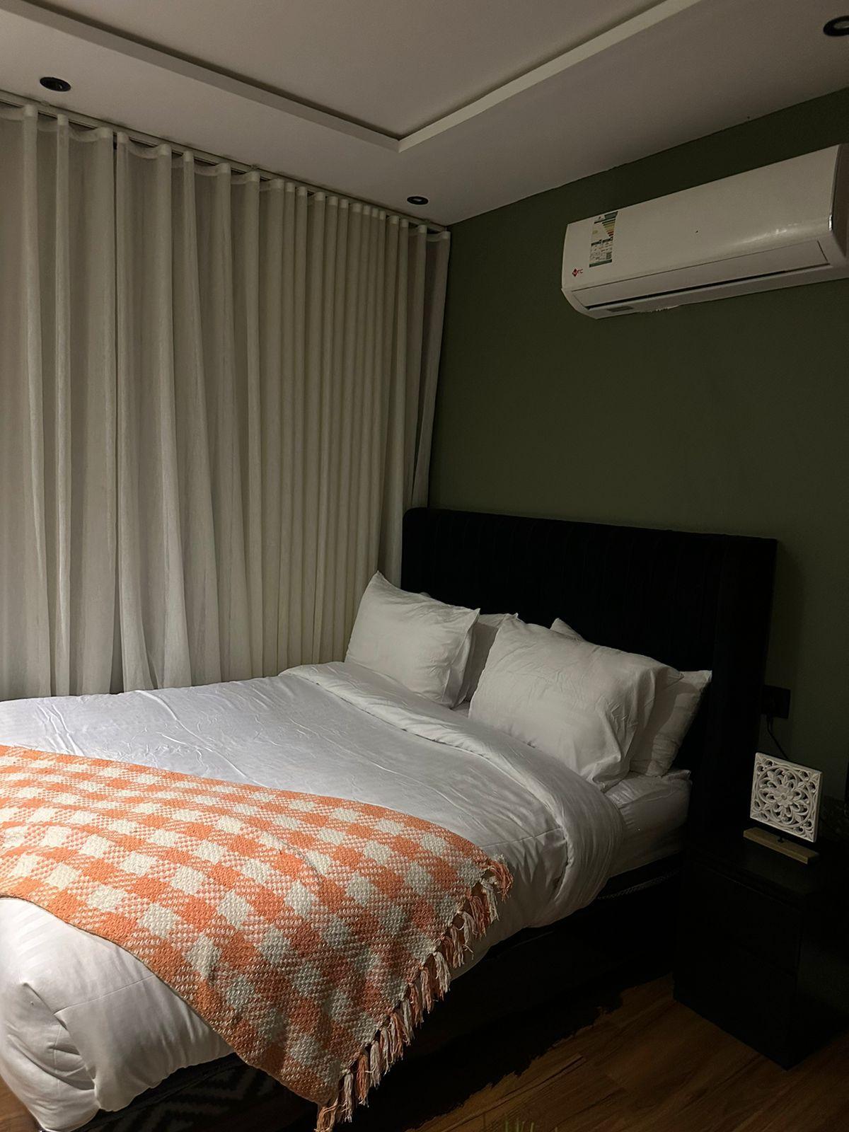  Elegant Studio with Self Check-in | 5776 Bedroom