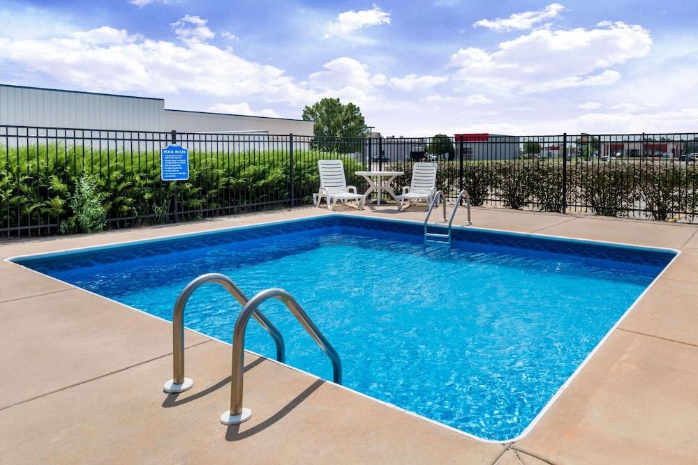 دايز إن باي ويندام أندوفر زحليقة مائية