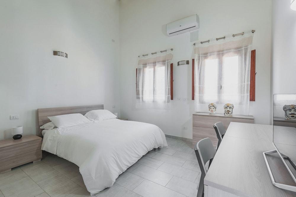 Modern duplex with balcony Room