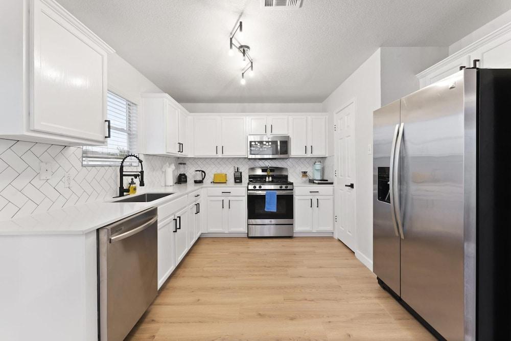 ريموت وورك فريندلي كينج بدزس ٕاست واي فاي ه ب ر غرفة