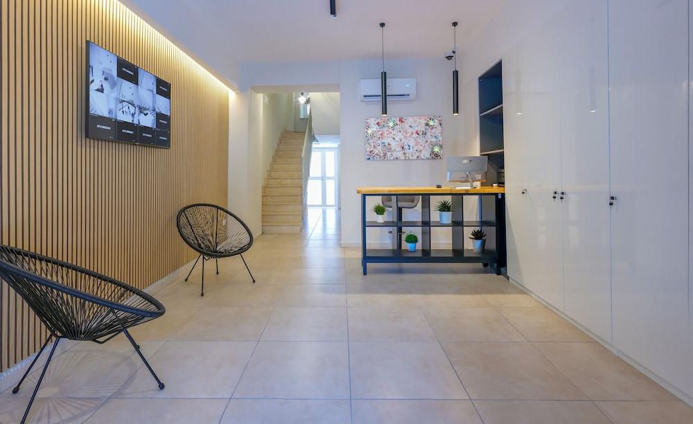 روف توب بارثينوبيو - كونتيمبوراري رومز منطقة الاستقبال