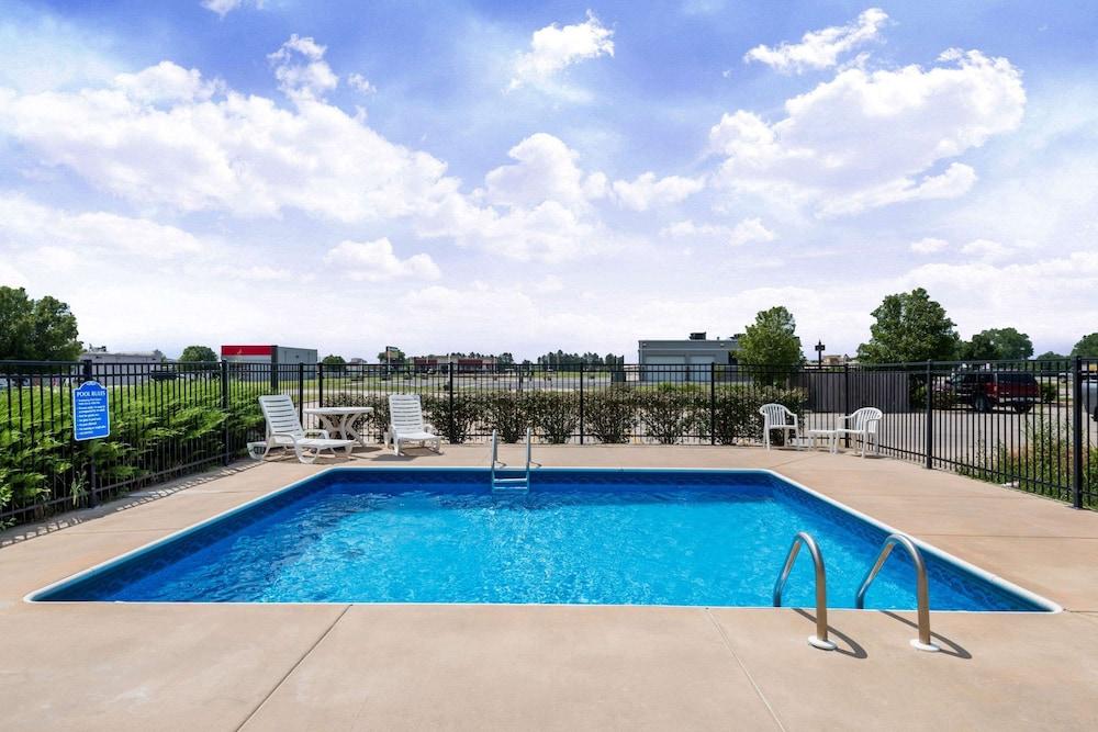 دايز إن باي ويندام أندوفر زحليقة مائية