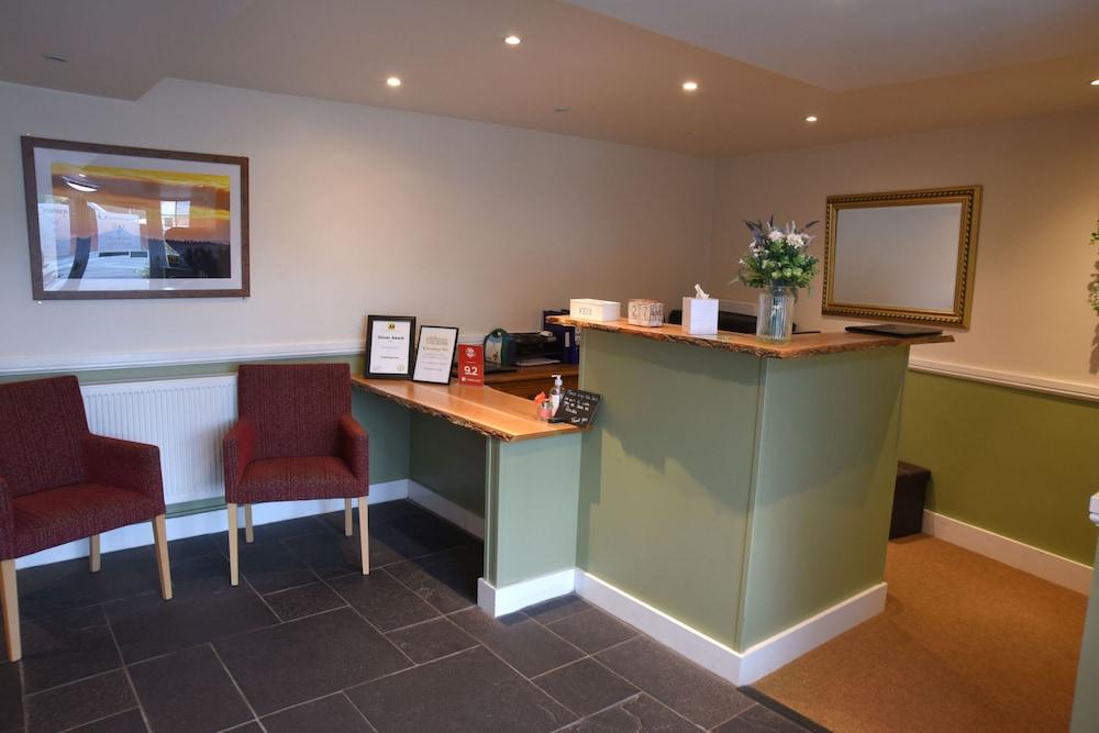 Crossways Inn Lobby