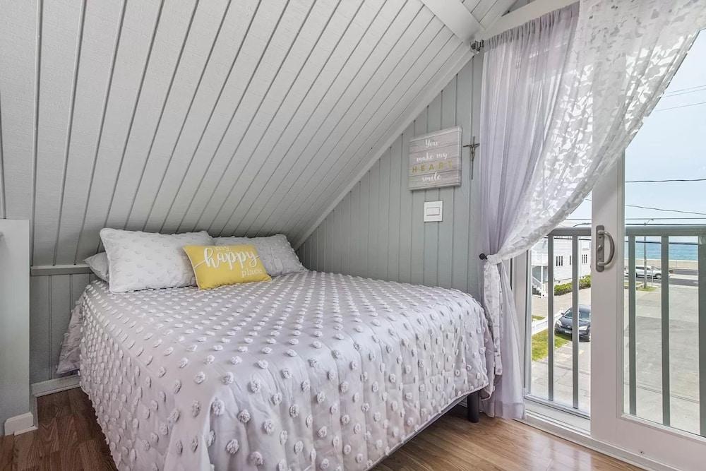 Private Condo w Ocean Views Next to Beach Room