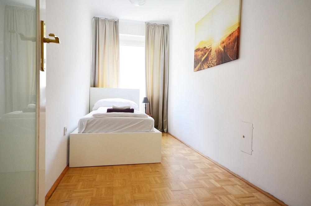 Naschmarkt Premium in Your Vienna Room