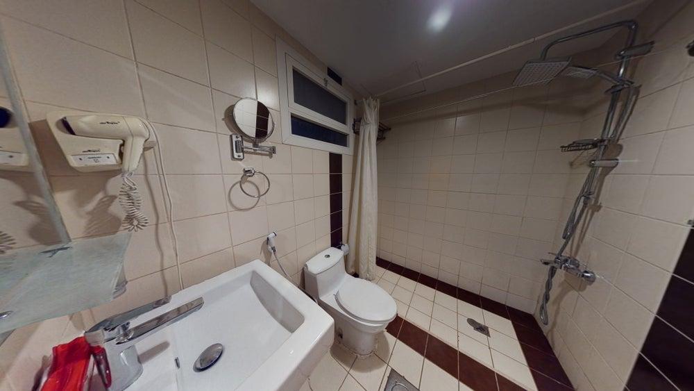 Amazing Chalet with Comfortable and Simple Furniture | 1018 Bathroom
