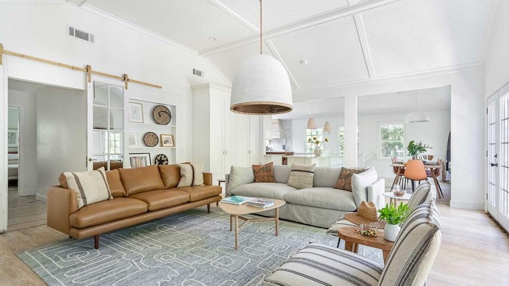 كاست آواي باي أفانتستاي ستنينج مودرن هوم ني ر بي ش بو/س س و كيتشنز داخلي