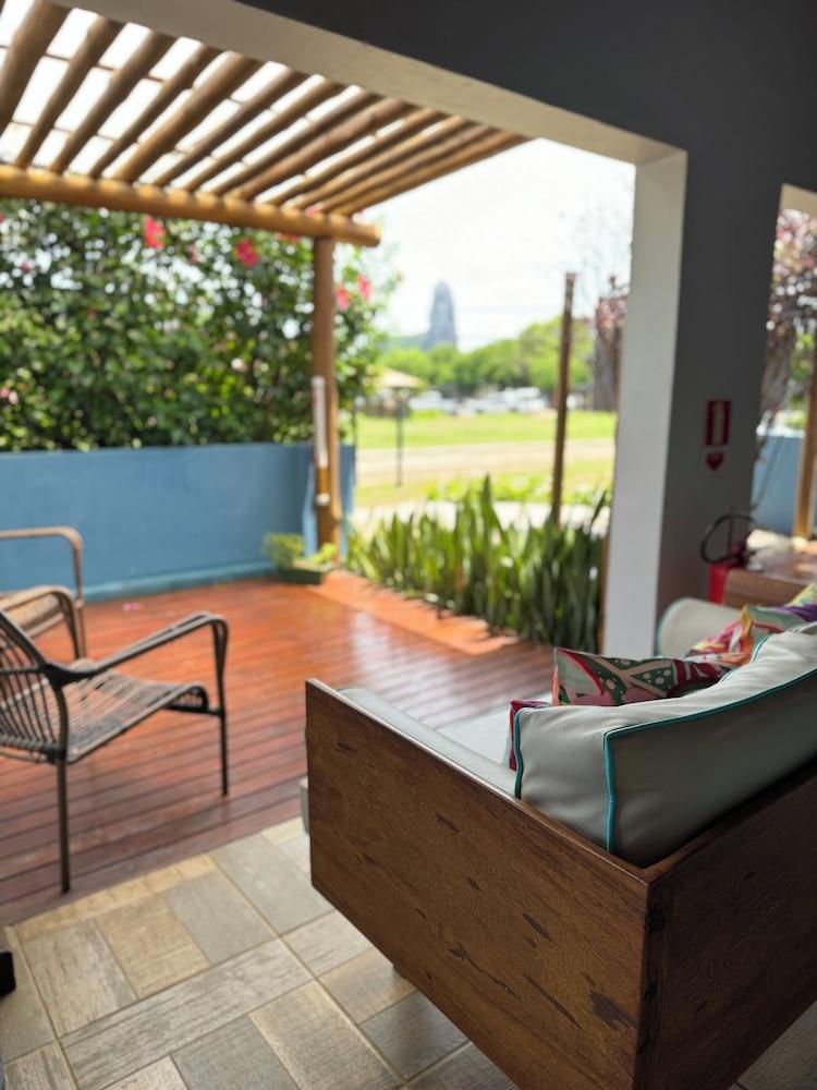 بوسادا ألتو دا فيلا نورونها باي ألتو دا إلها داخلي