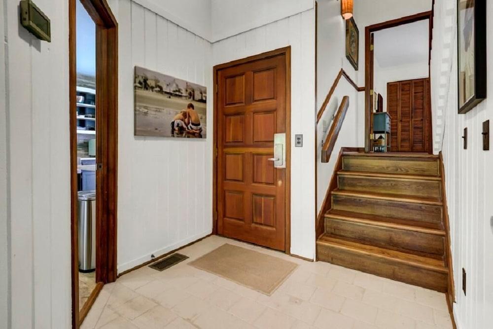 راكيت كلوب 37 باي وايلد ديونز، إن ريزورت كور داخلي