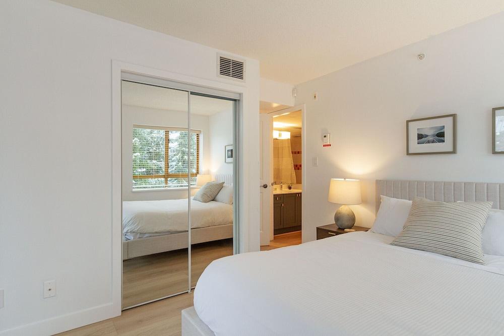 Private Residences at the Cascade Lodge