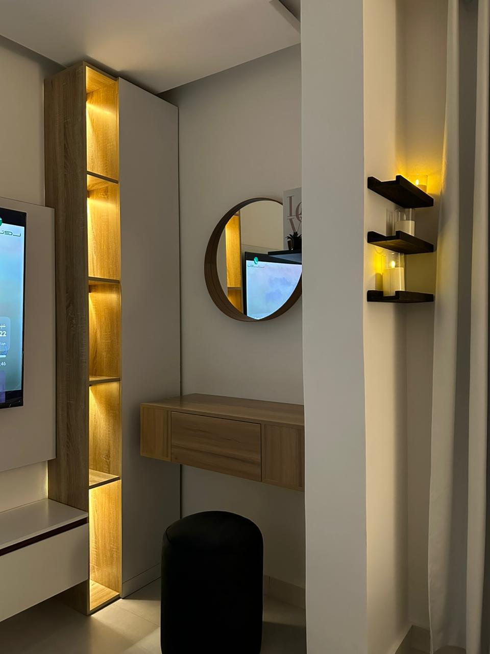 Elegant Studio with Comfortable and Simple Furniture | 5718 Interior