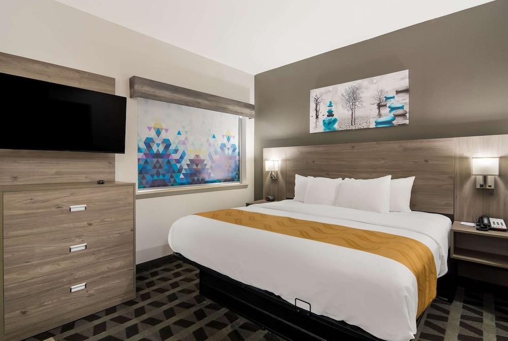 كواليتي إن آند سويتس