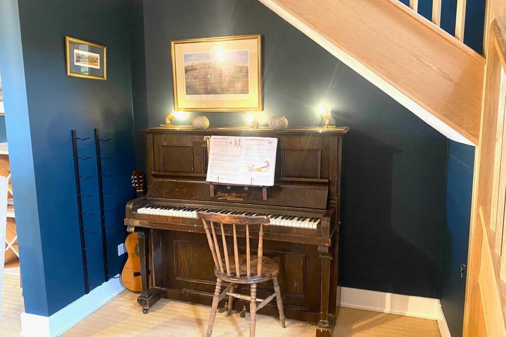 ستنينج 6 ب د كانتري هاوس ويذ هيتيد بول داخلي