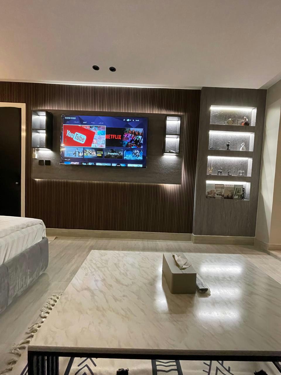 Studio with Master Bed, Side Seating Area and Self Check-in  | 4911 Bedroom