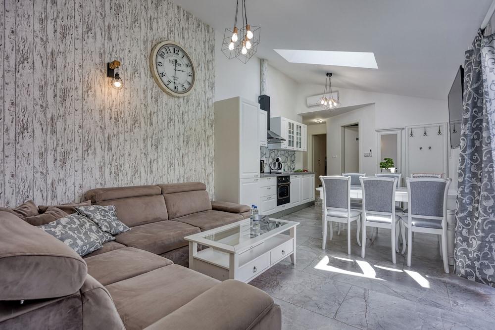 Casa Ma3x Apartment Whitewood Featured Image